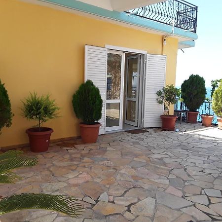 Odhisea Hotel Restaurant Qeparo Extérieur photo