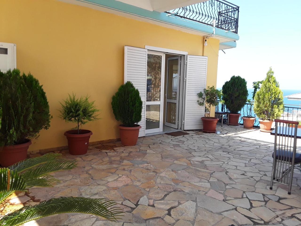 Odhisea Hotel Restaurant Qeparo Extérieur photo