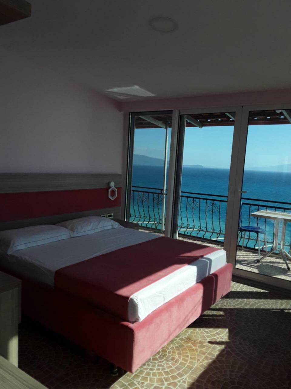 Odhisea Hotel Restaurant Qeparo Extérieur photo