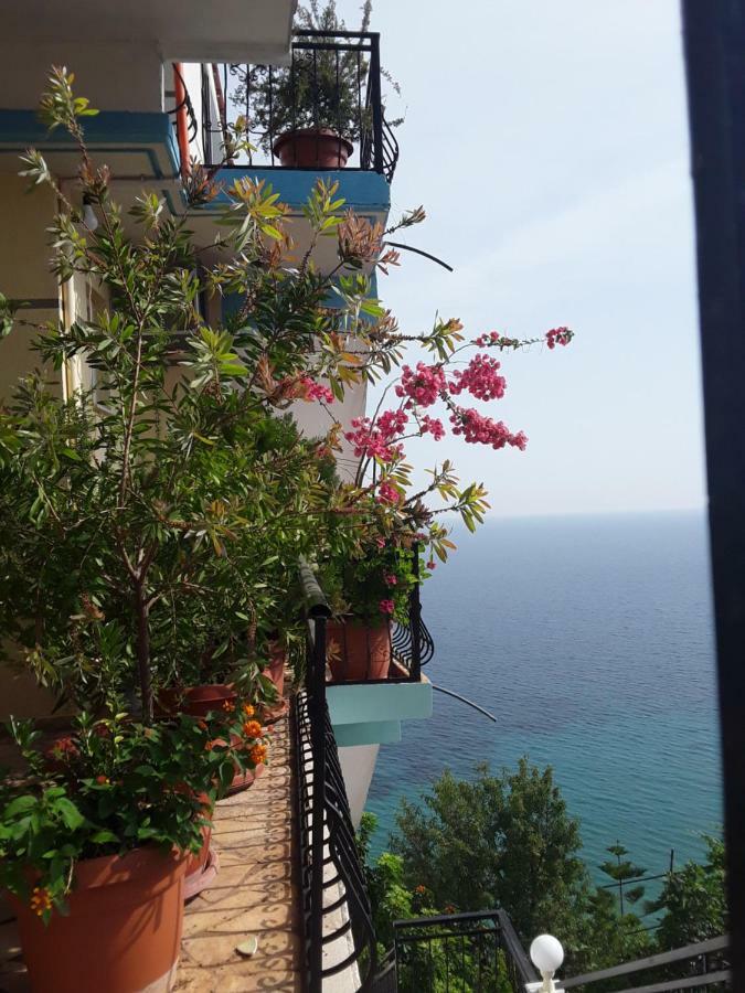 Odhisea Hotel Restaurant Qeparo Extérieur photo