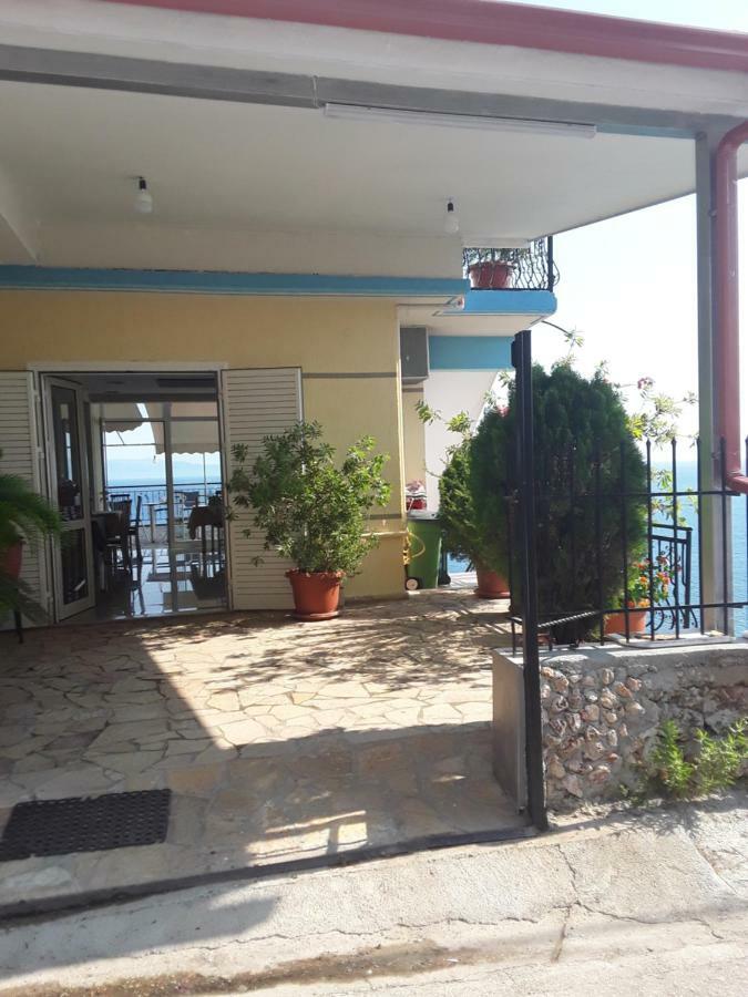 Odhisea Hotel Restaurant Qeparo Extérieur photo