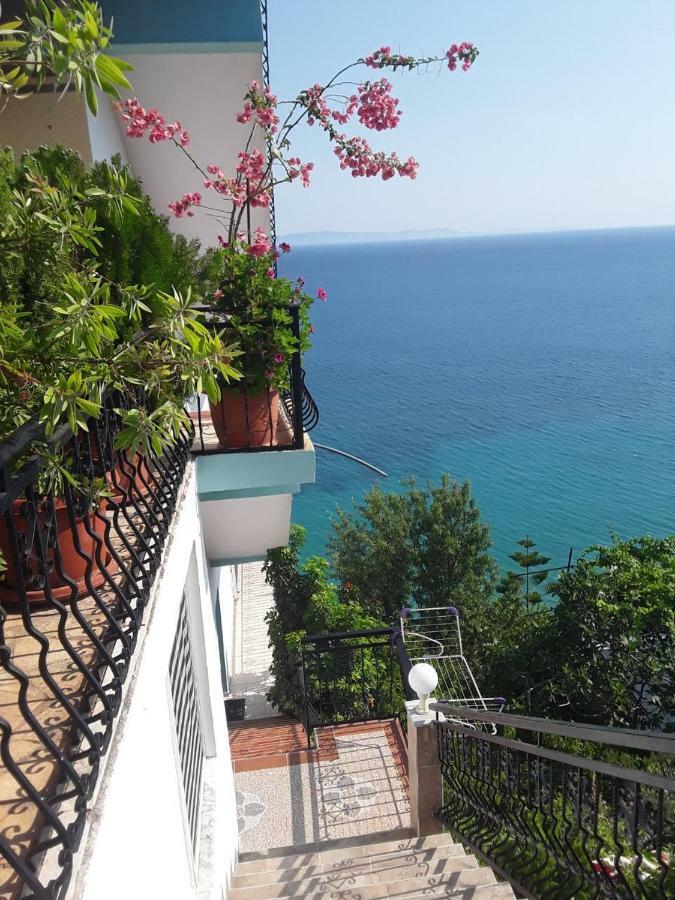 Odhisea Hotel Restaurant Qeparo Extérieur photo